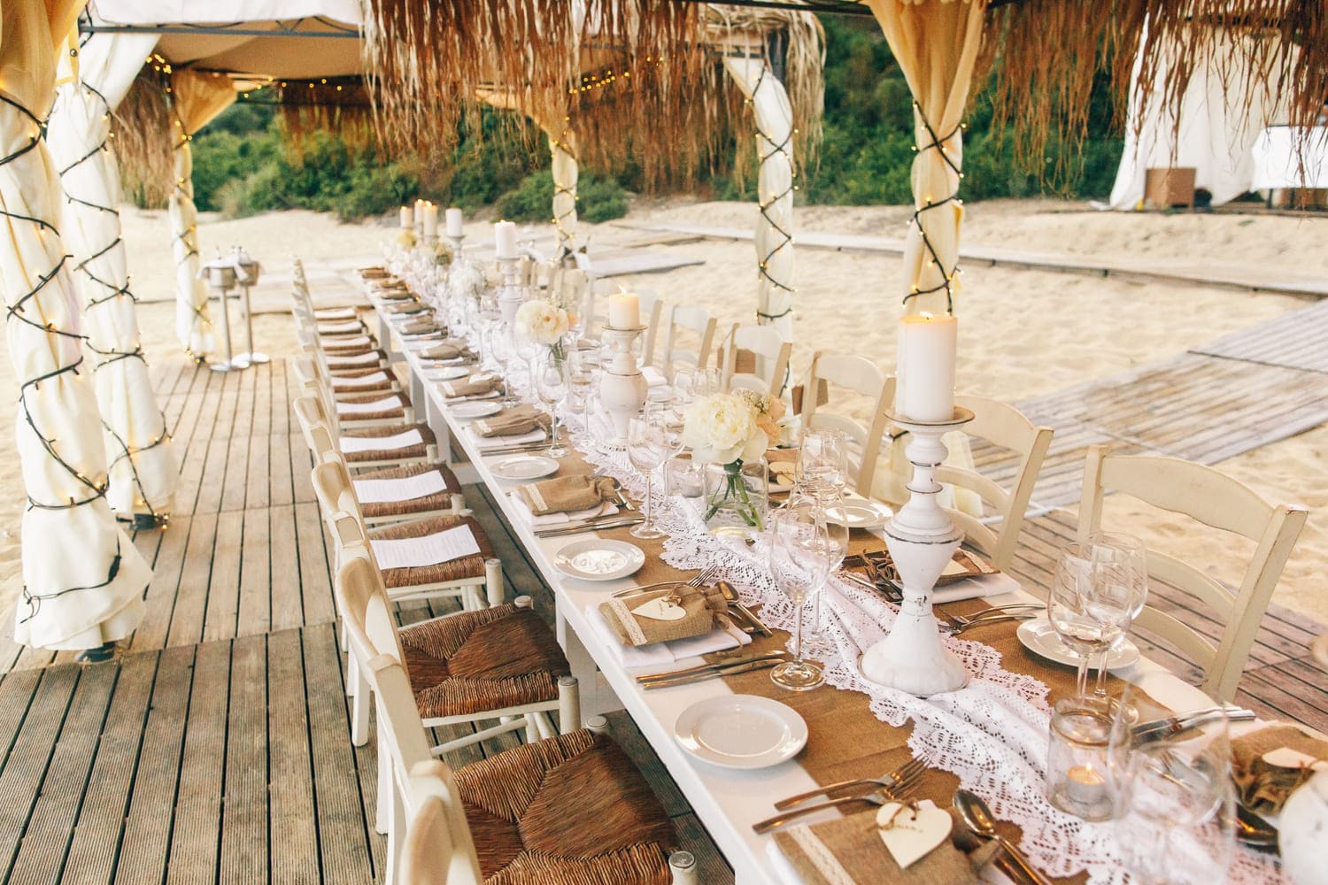 servicio de catering para bodas pequeñas o grandes en Granada evento en la playa